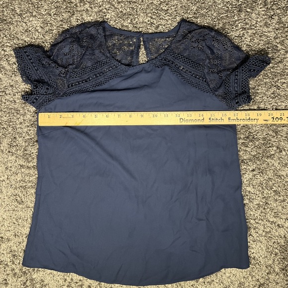 Lulu's Navy blue Lace Top Blouse XS Keyhole Back - Picture 6 of 6